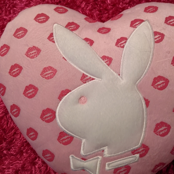 Playboy heart pillow with kisses - Picture 2 of 4